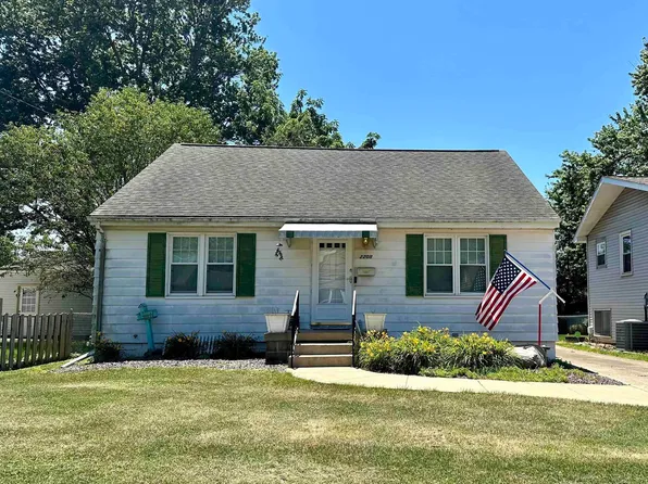 2208 W Clarke Ave, West Peoria, IL 61604