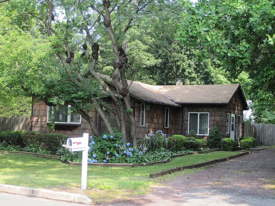 1st image of 55 Helen Ave