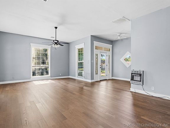 5th image of 302 S 10th Ave