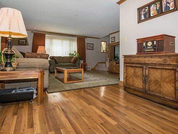 3rd image of 12622 S 69th Ct