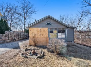 303 Dwight St, Elgin, IL 60120