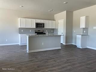 5th image of 123 Broussard Hill Dr