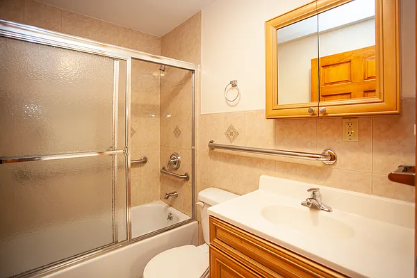 Rented by Ian Alexander Realty Group LLC | media 8