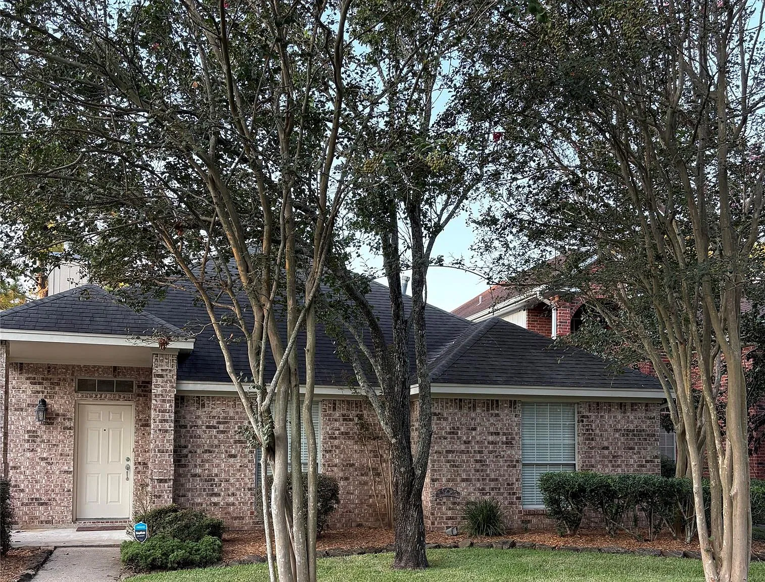 3 bed, 2.0 bath, 1682 sqft, $2,200 — Photo 2