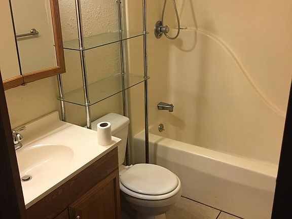 4th image of 415 N Iris Dr APT 2