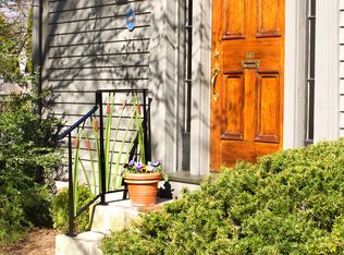 20 Pearl St, Mystic, CT 06355