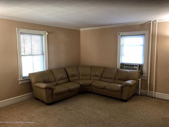 Monroe 1401 Living Room