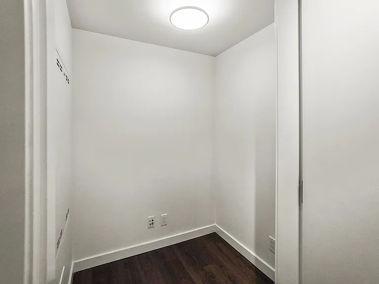 183 Georgia St E — Photo 115