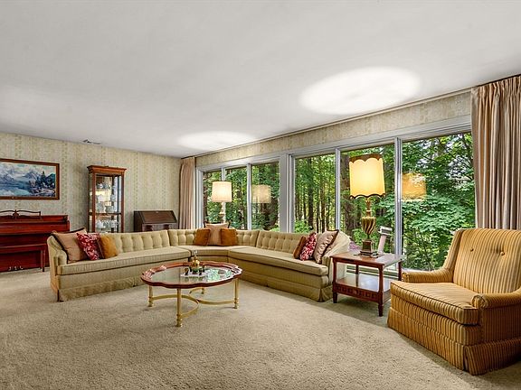 4th image of 26 Arrowhead Rd