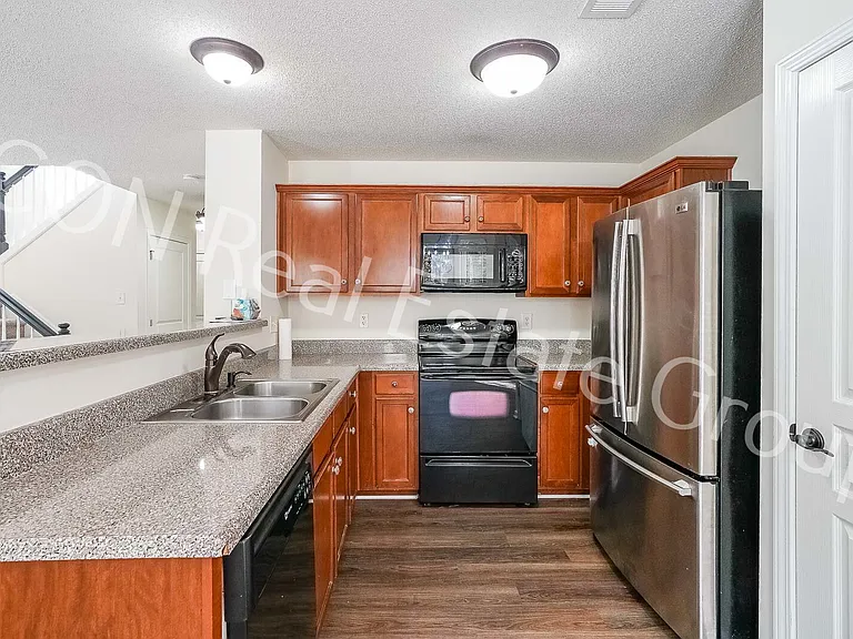 467 Colonial Walk — Photo 10