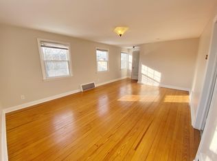 55 Bungalow St, Fairfield, CT 06824