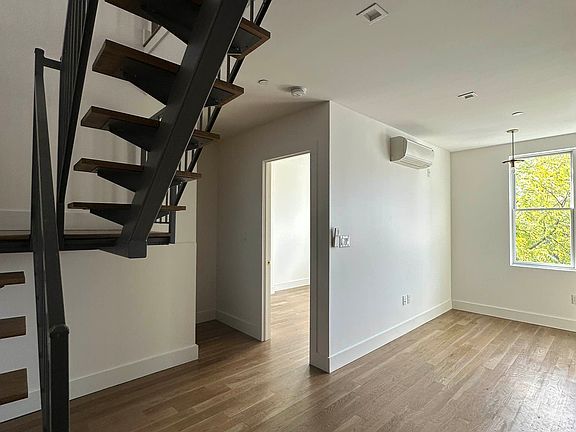 3rd image of 1052 Dean St #4K