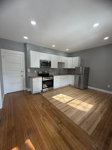 48 Broadway Photo 1
