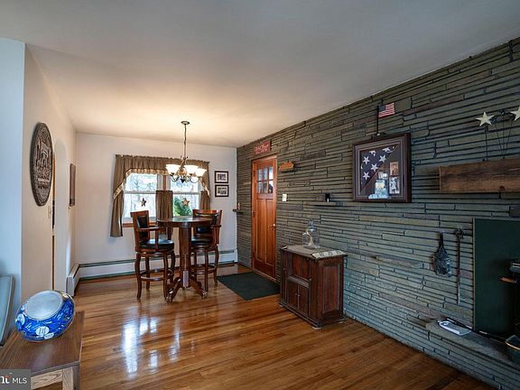 4th image of 228 Deepwood Dr