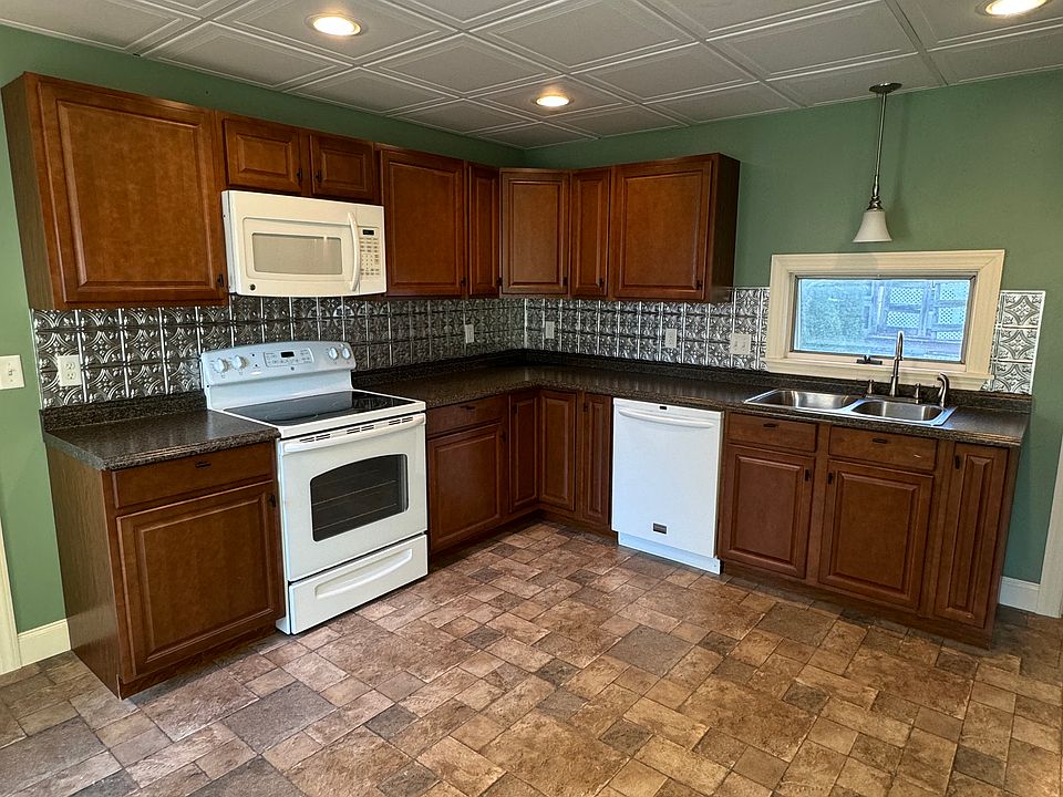 Eat-in Kitchen