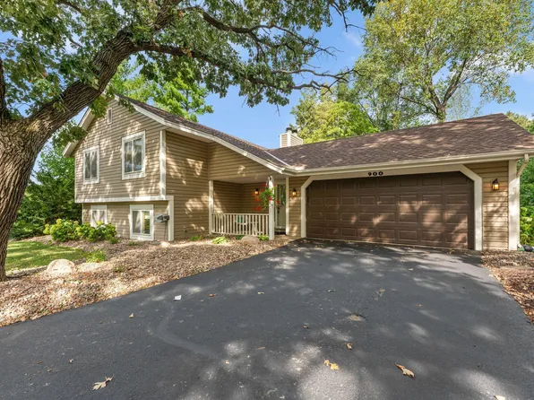 900 Lacota Ln, Burnsville, MN 55337