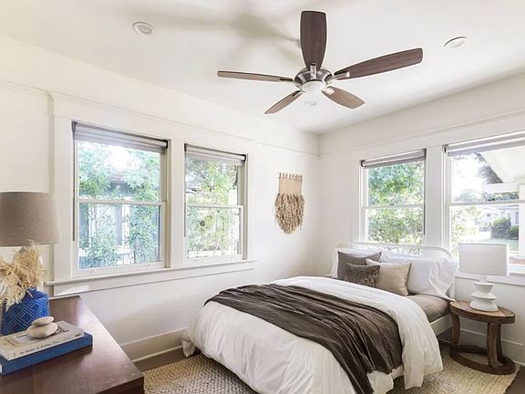 2nd image of 844 N Catalina Ave