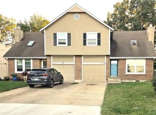 10639 W 115th St, Overland Park, KS 66210