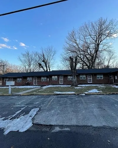 400 W North St Photo 1