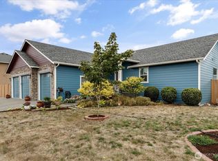 1037 Lyle Ridge Cir, Oak Harbor, WA 98277
