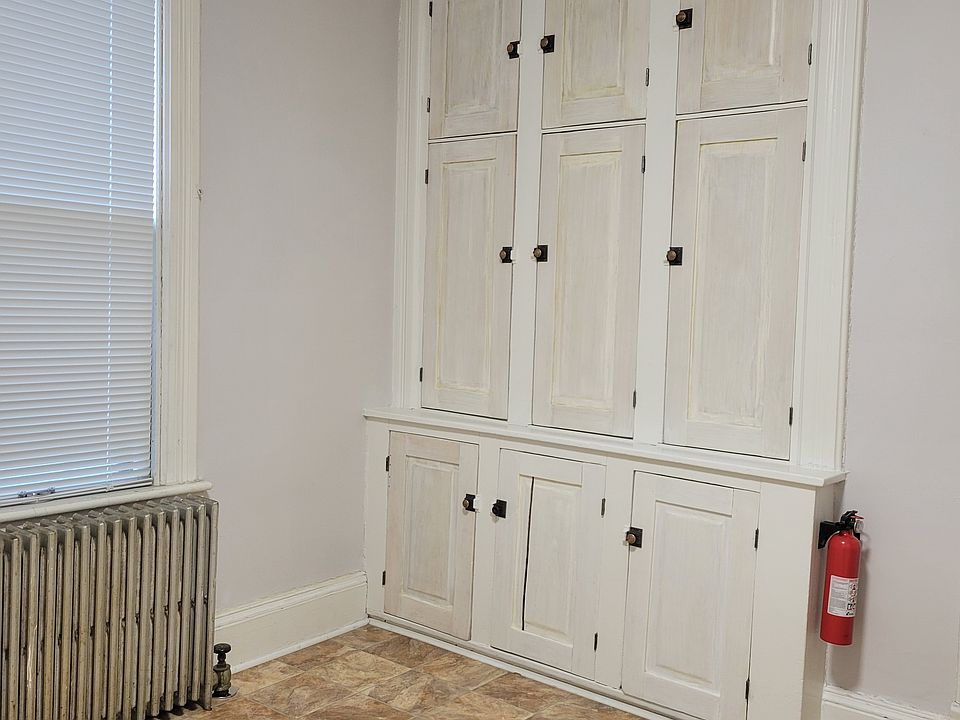 Kitchen built-in cabinets