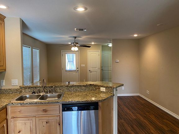 4th image of 4430 Westridge Dr