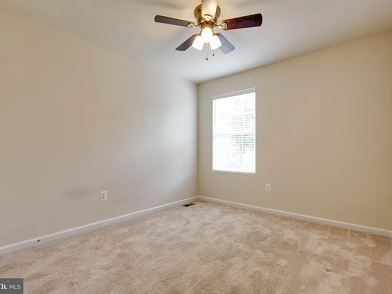 1022 Linden Dr — Photo 29