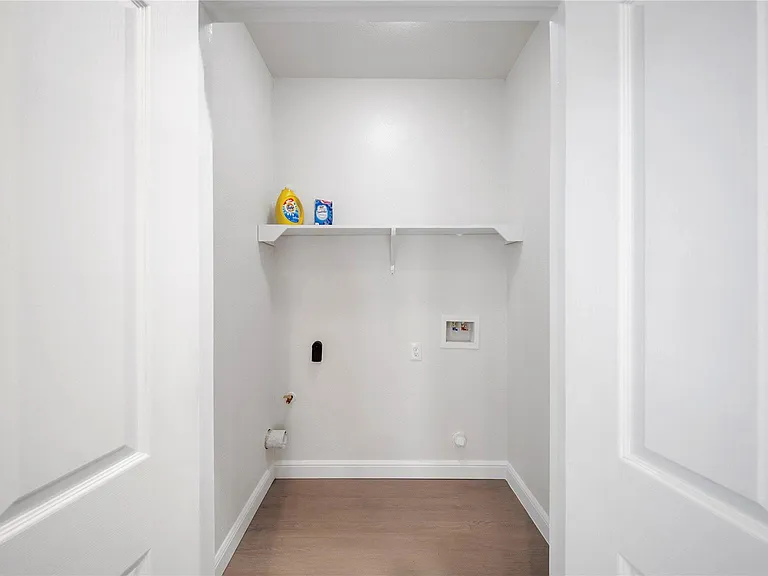 8214 Peekskill Ln — Photo 16