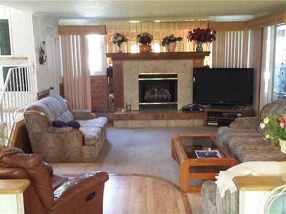 3rd image of 1140 Como Park Blvd