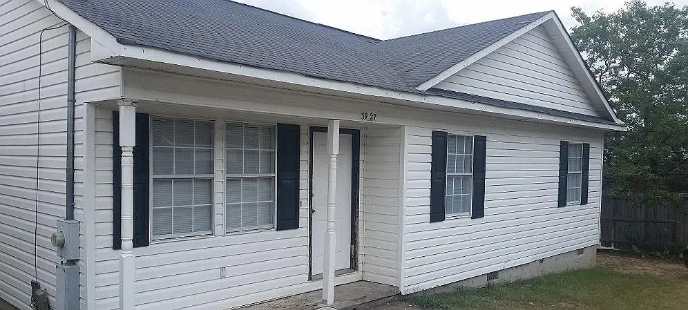 3 bed, 1220 sqft, $1,350 — Photo 1