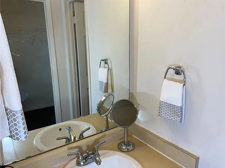 2415 W Slaughter Ln #D — Photo 12