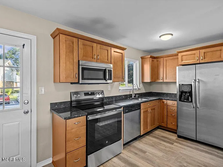 8 Primrose Ln — Photo 3