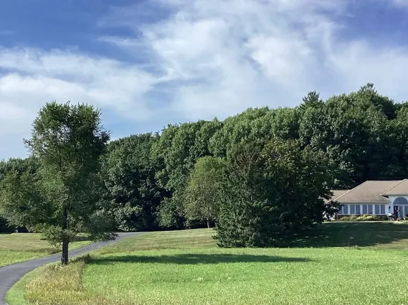 N4655 Quintessence Ct, New London, WI 54961