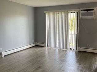 2202 Lewis Ave APT 302, Zion, IL 60099