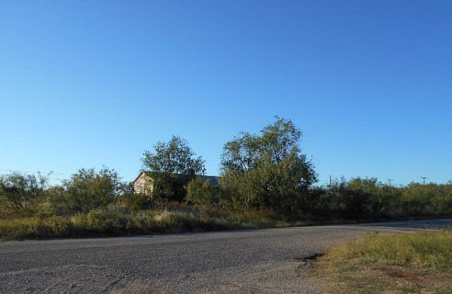1st image of 1905 West Dr