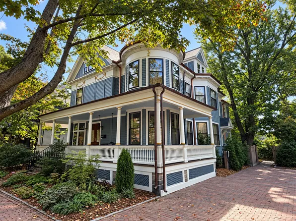 52-54 Garfield St #A, Cambridge, MA 02138