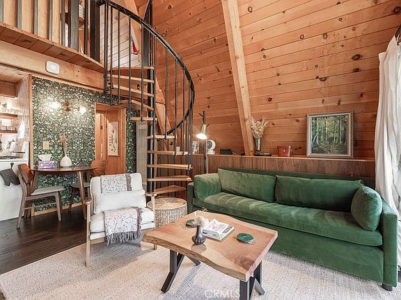 5th image of 446 Riverside Ave