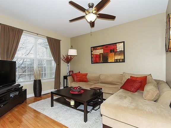3rd image of 477 E Railroad Ave