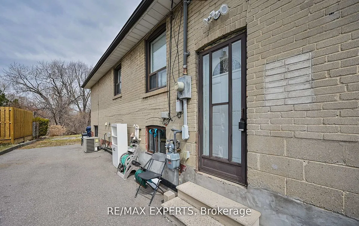 Building Photo - 24 Loney Ave #LOWER