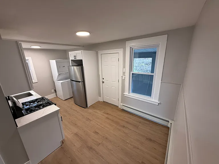 324 Congress Ave #3 — Photo 11