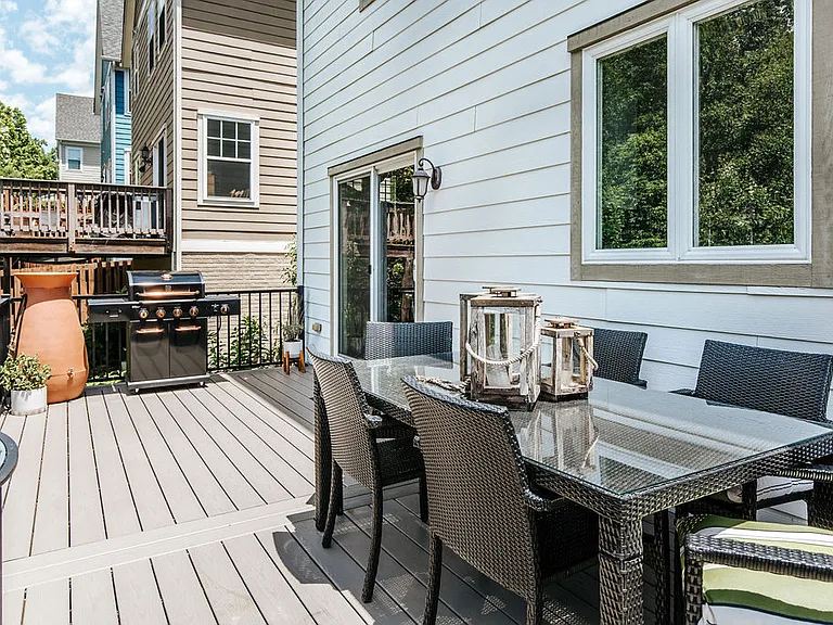 239 Huntley Ave — Photo 43