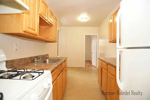 Rented by Norman Raindel, LREB | media 37