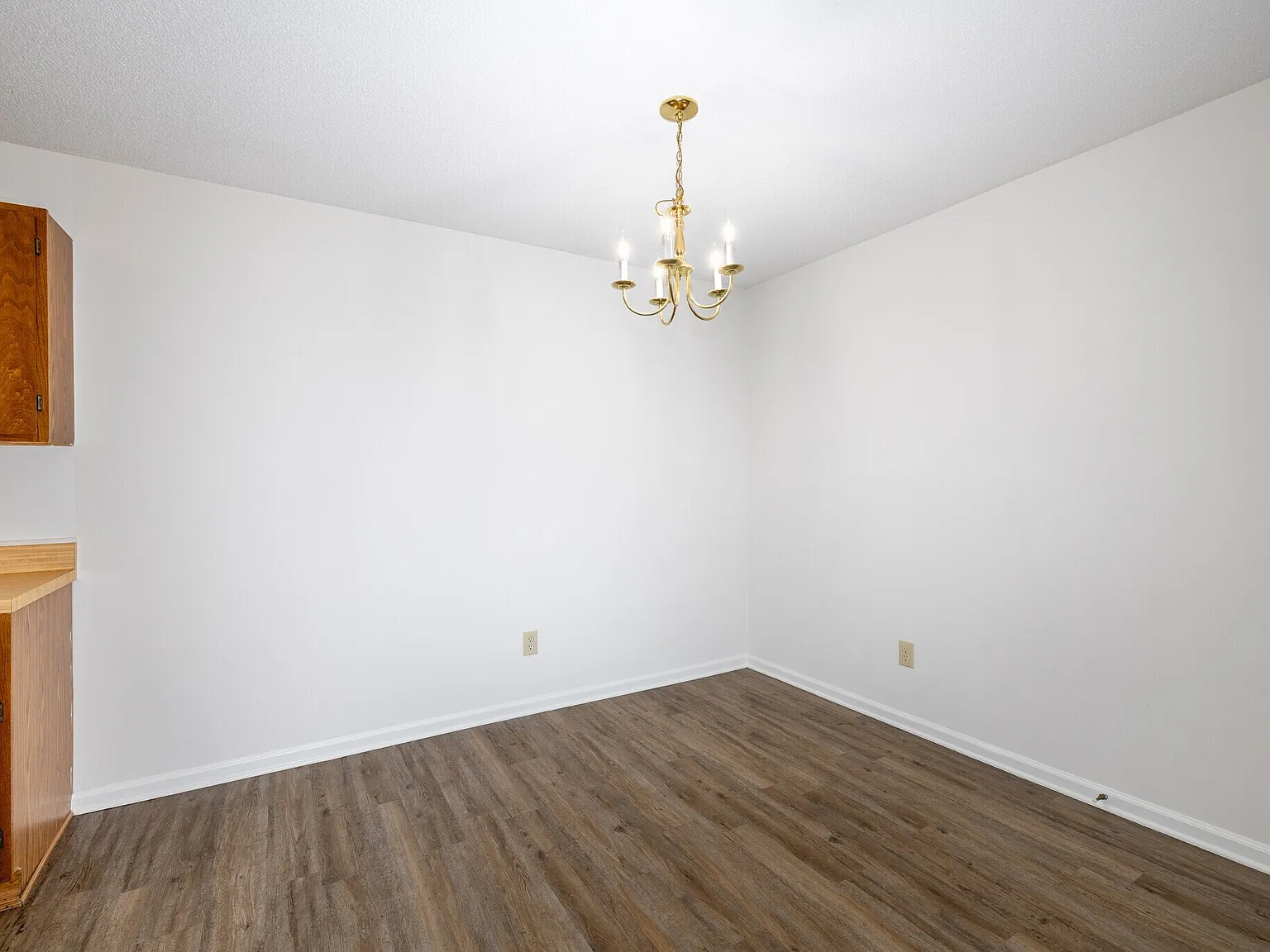 Cambridge Apts - Building 9 - H — Photo 2