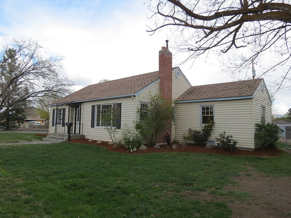 1st image of 582 NE Lookout Ave
