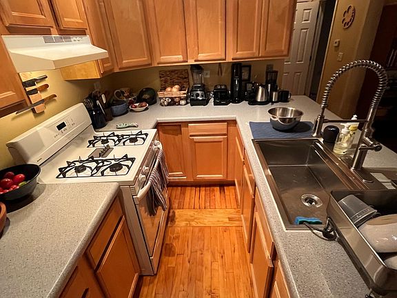 4th image of 2035 W Homer St Front 1