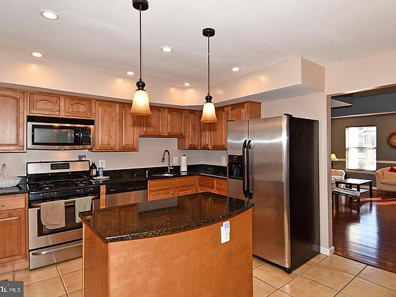 5th image of 15116 Catalpa Ct