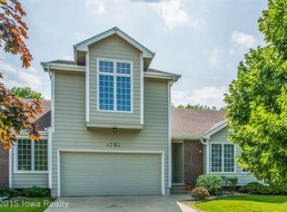 6730 Sutton Cir, Urbandale, IA 50322
