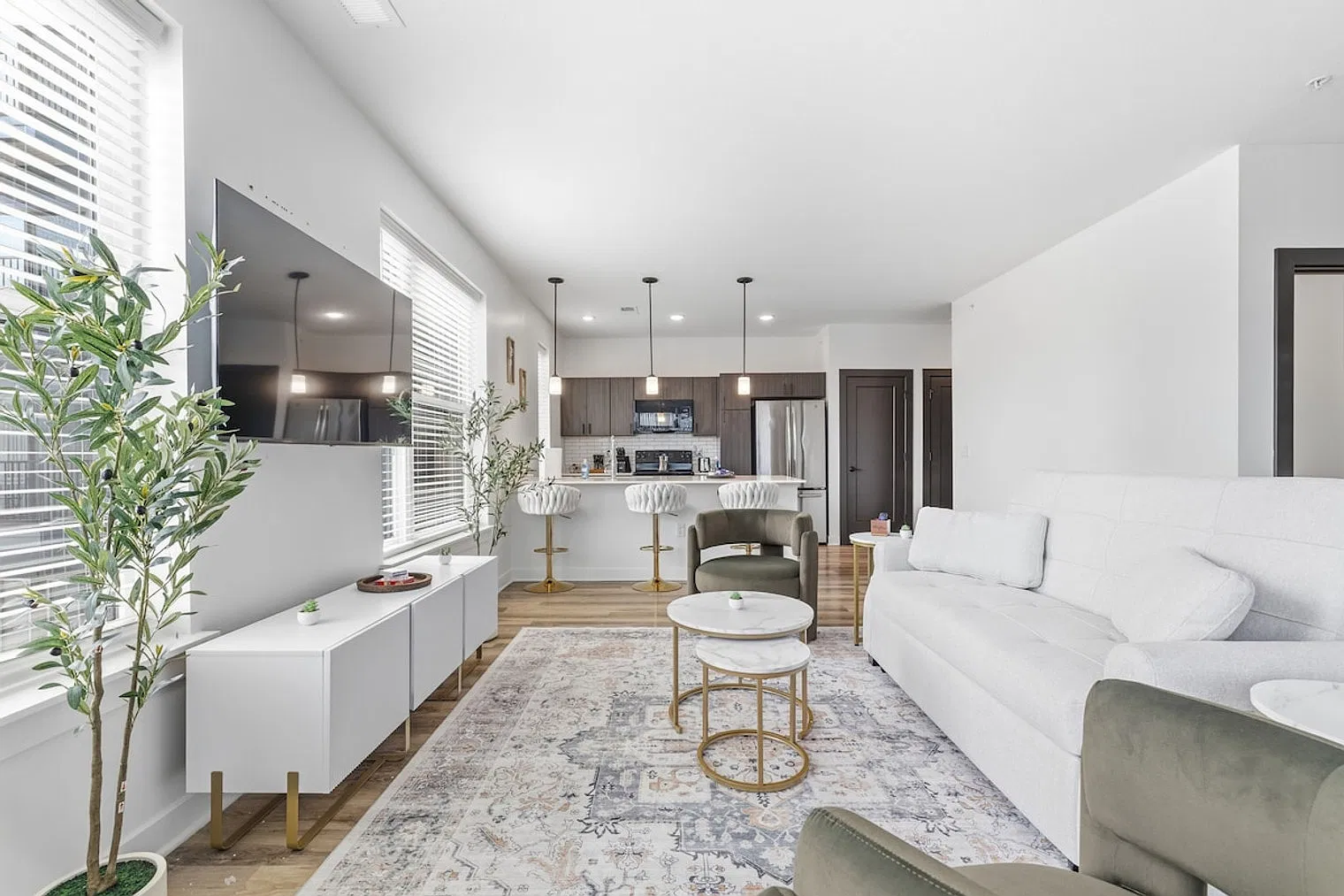 1 bed, 1.0 bath, $3,847 — Photo 2