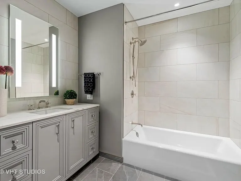 435 N Michigan Ave #401 — Photo 25