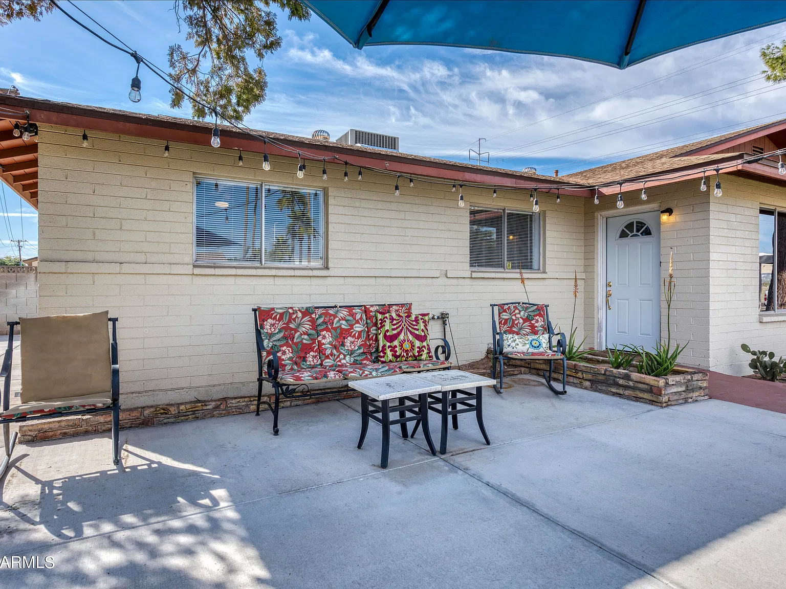 4 bed, 3.0 bath, 2378 sqft, $3,400 — Photo 3
